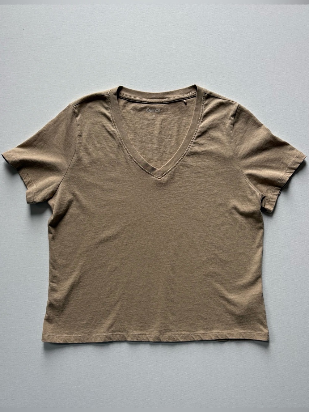 Quince Organic Cotton Boxy V-Neck T-Shirt Womens Medium Dusty Beige Short Sleeve